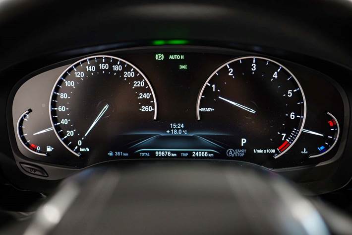 Blå BMW 520i fra 2019