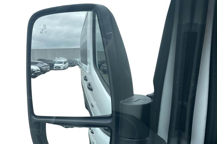 Hvid Ford Transit fra 2025