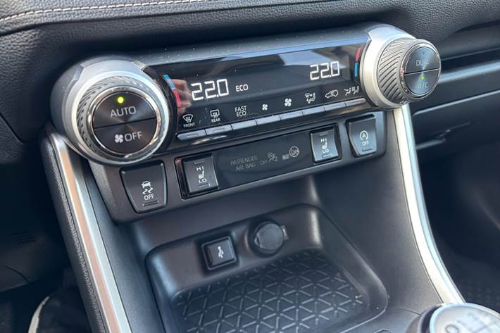 Sort Toyota RAV4 fra 2023