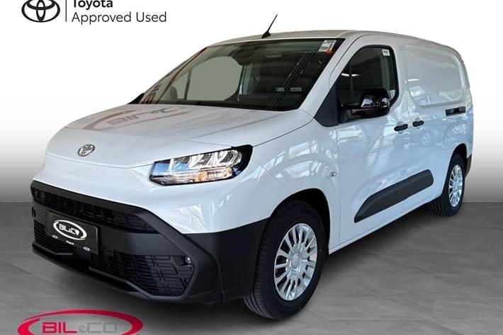 Hvid Toyota ProAce City fra 2026 set udefra