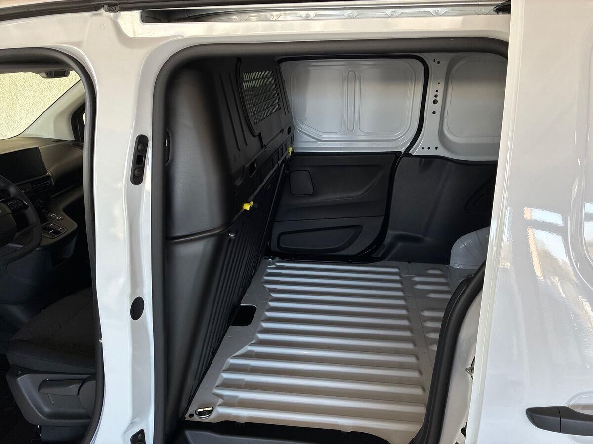 Hvid Toyota ProAce City fra 2026