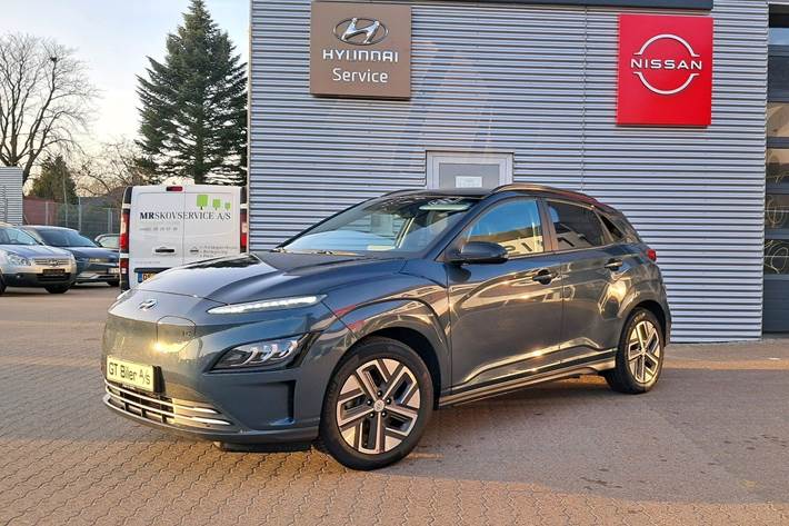 Grå Hyundai Kona fra 2022 set udefra