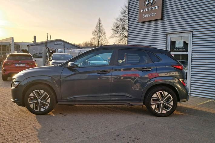 Grå Hyundai Kona fra 2022