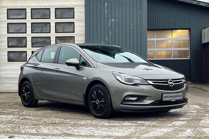 Grå Opel Astra fra 2016
