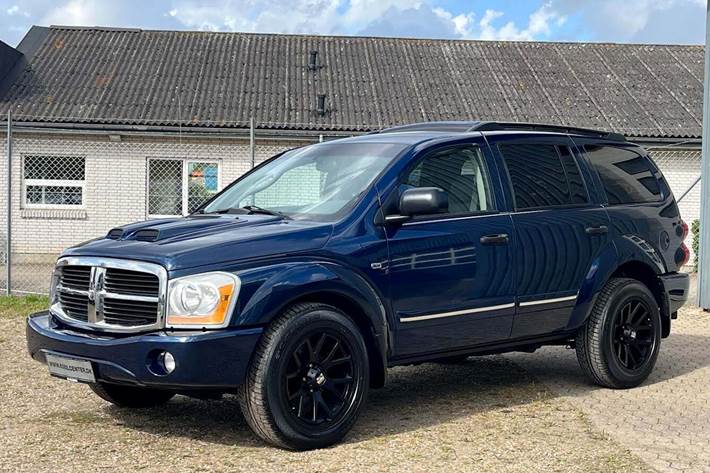 Blå Dodge Durango fra 2005 set udefra