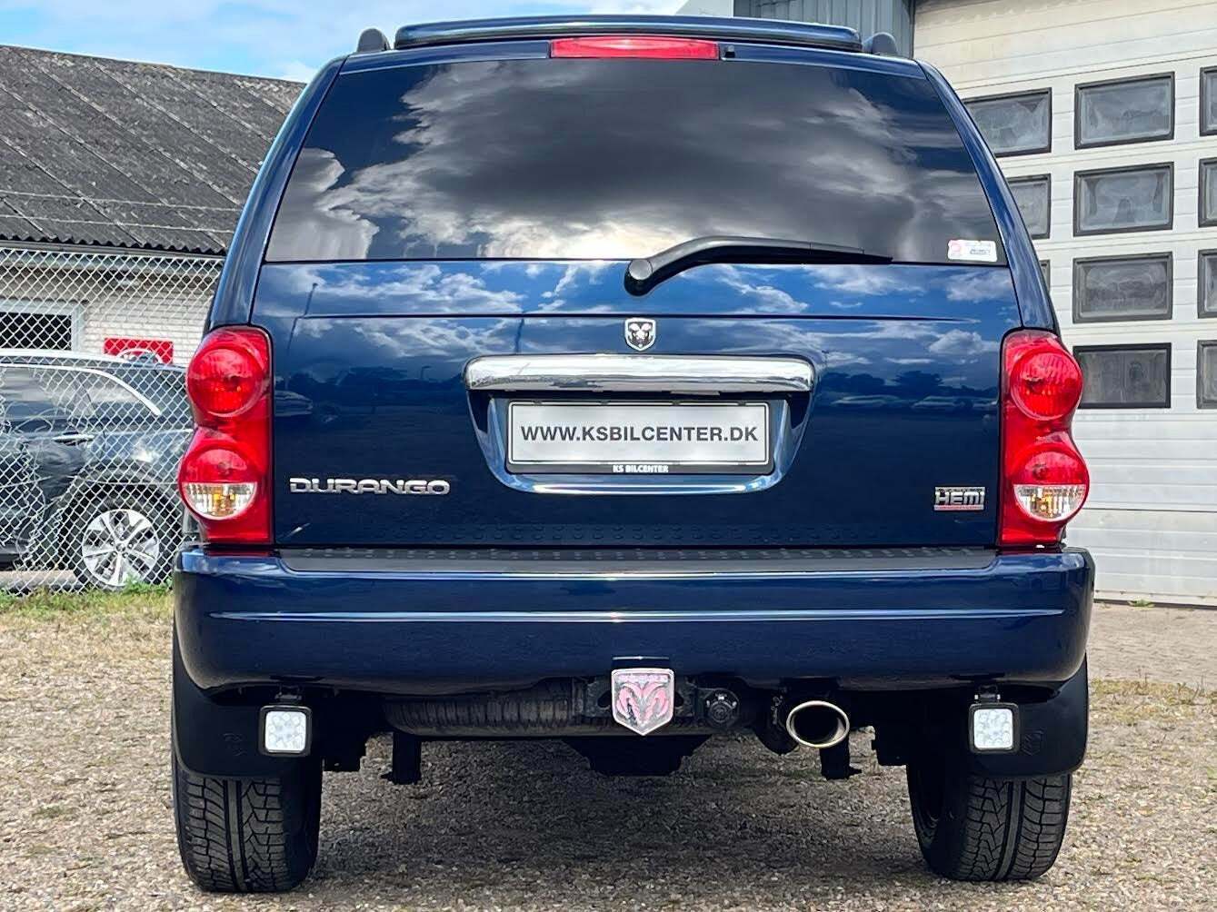 Blå Dodge Durango fra 2005 set udefra