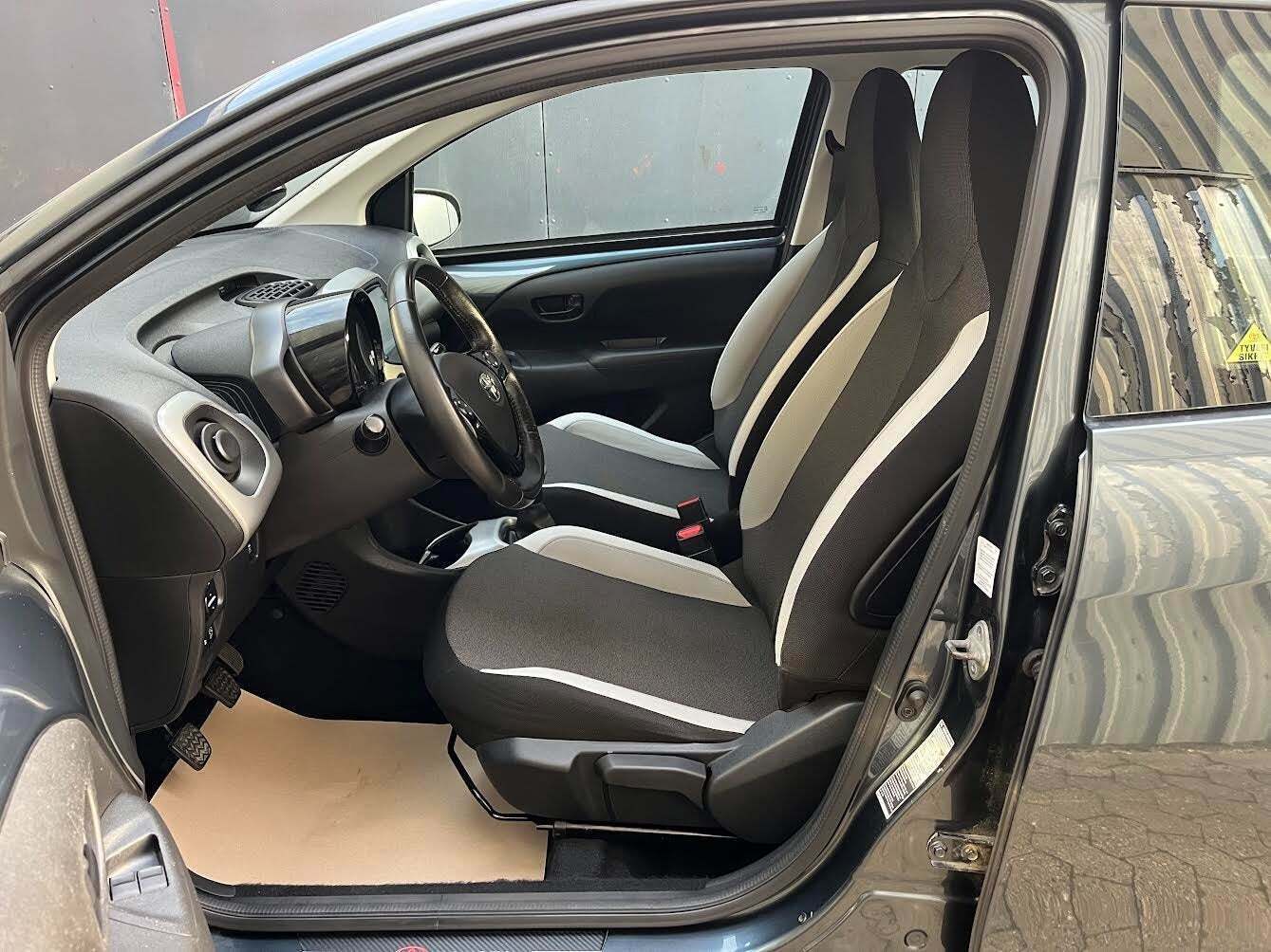 Toyota Aygo 1,0 VVT-i x-play x-touch