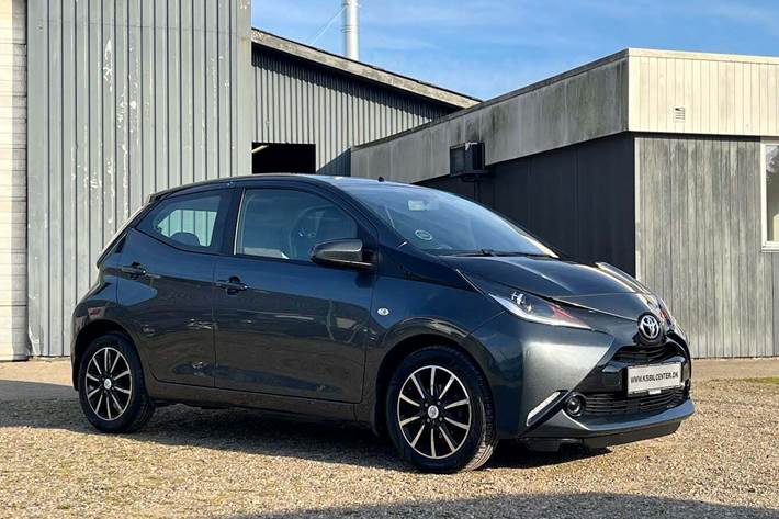 Grå Toyota Aygo fra 2016