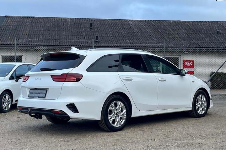 Hvid Kia Ceed fra 2022