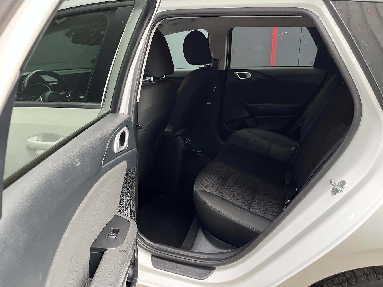 Hvid Kia Ceed fra 2022
