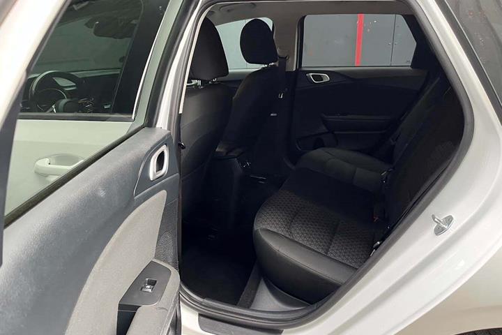 Hvid Kia Ceed fra 2022