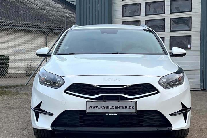 Hvid Kia Ceed fra 2022