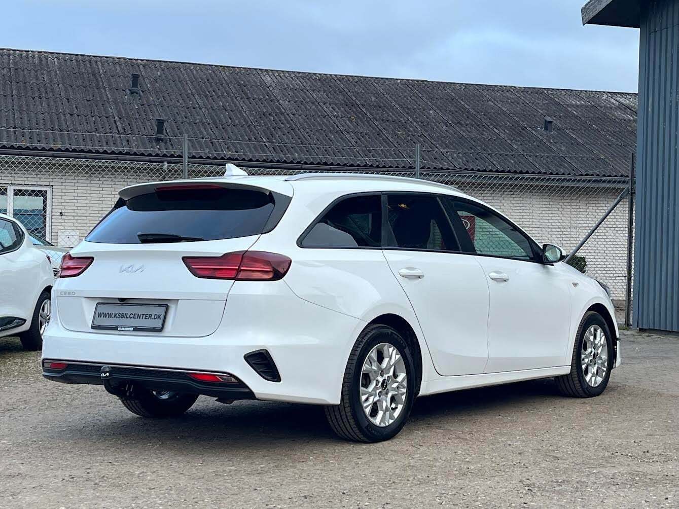 Hvid Kia Ceed fra 2022