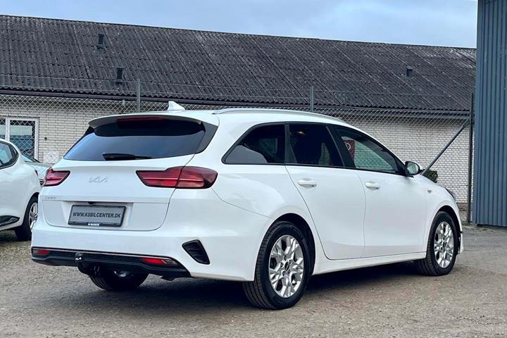 Hvid Kia Ceed fra 2022
