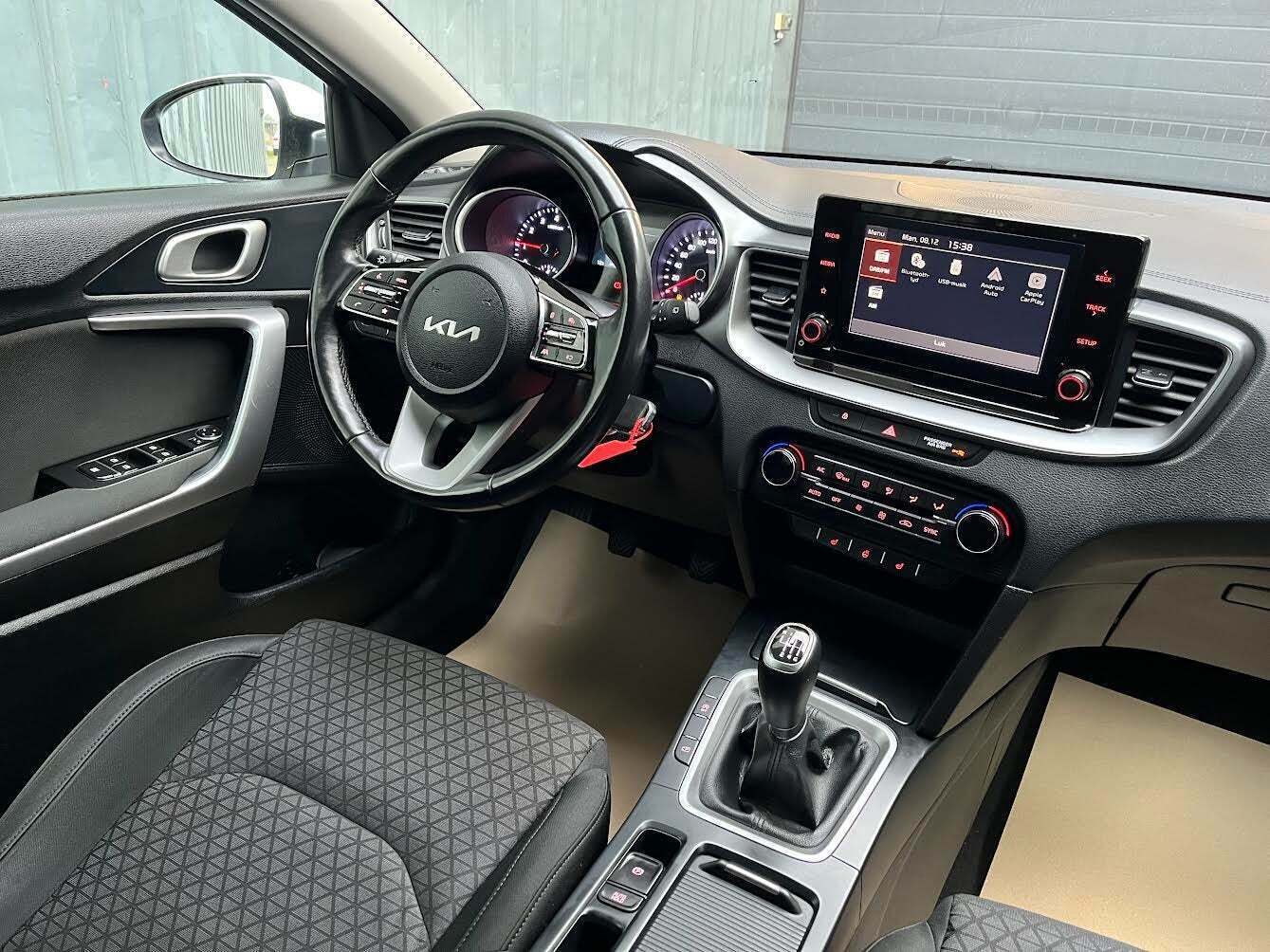 Hvid Kia Ceed fra 2022