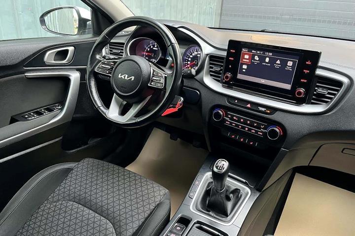 Hvid Kia Ceed fra 2022