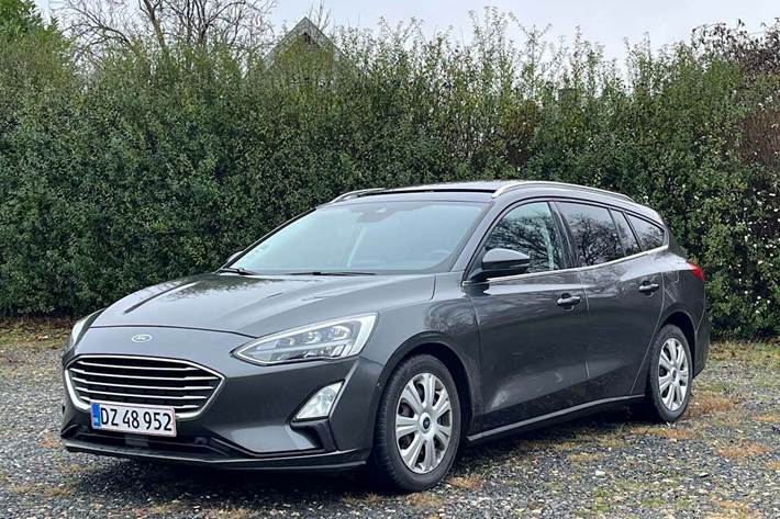 Grå Ford Focus fra 2018 set udefra