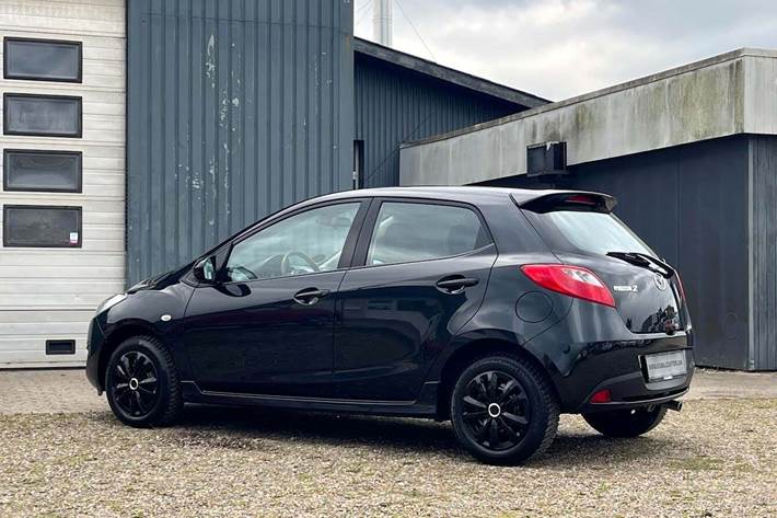 Sort Mazda 2 fra 2014