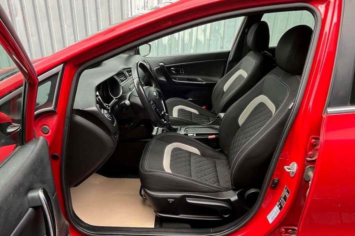 Rød Kia Ceed fra 2017