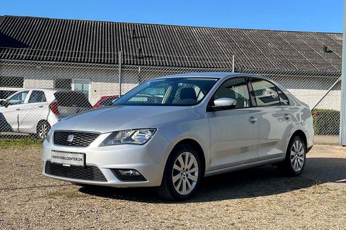 Sølv Seat Toledo fra 2016 set udefra