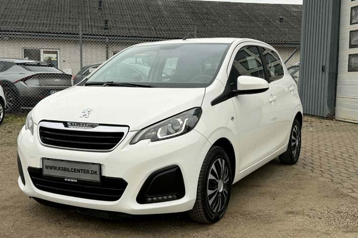 Hvid Peugeot 108 fra 2018 set udefra