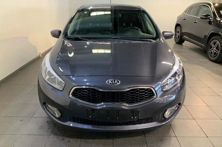 Grå Kia Ceed fra 2015