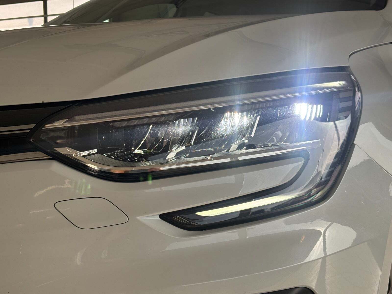 Hvid Renault Megane IV fra 2020