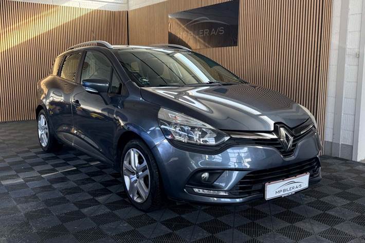 Grå Renault Clio IV fra 2018 set udefra