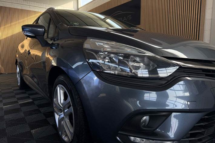 Grå Renault Clio IV fra 2018