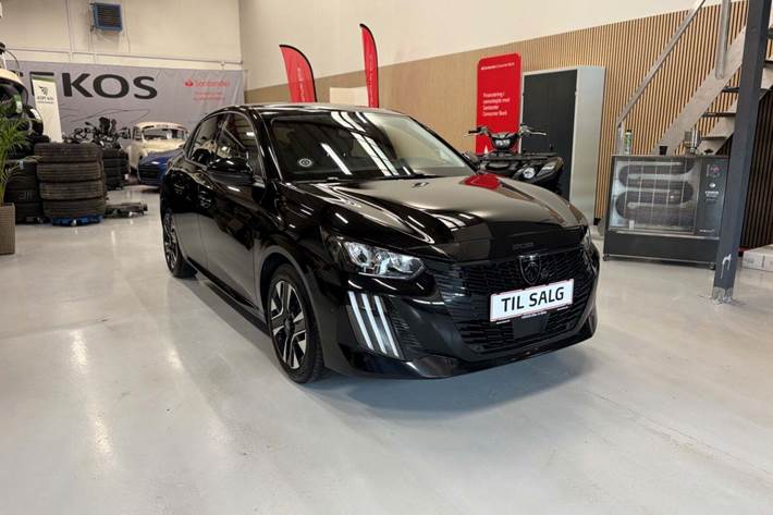 Sort Peugeot 208 fra 2024 set udefra