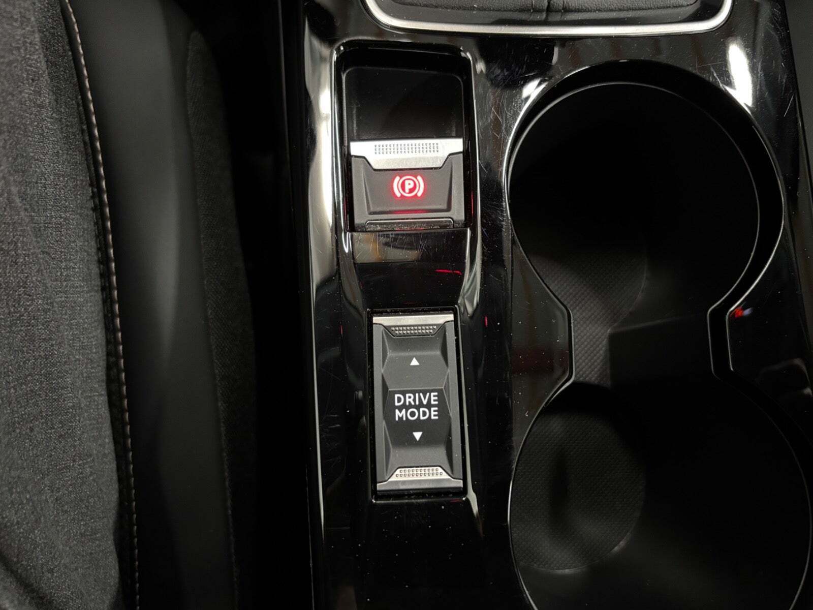 Sort Peugeot 208 fra 2024