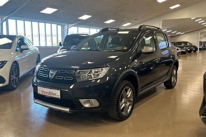 Grå Dacia Sandero fra 2019