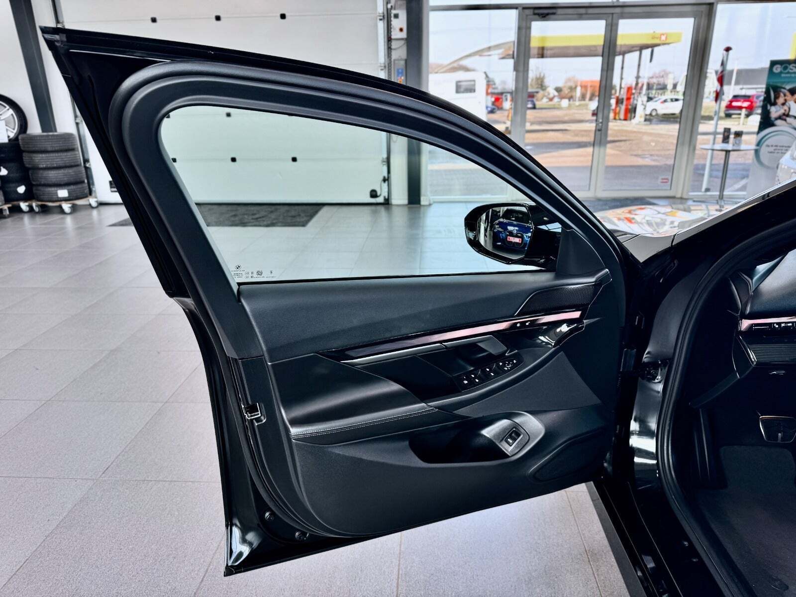 BMW i5 eDrive40 Touring Fully Charged M-Sport