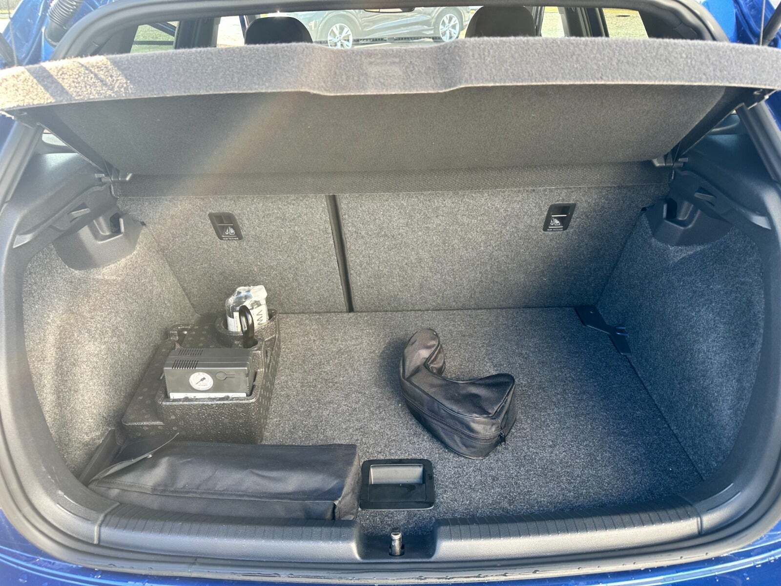 Blå VW Polo fra 2020