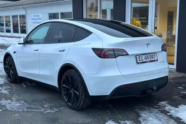 Hvid Tesla Model Y fra 2022