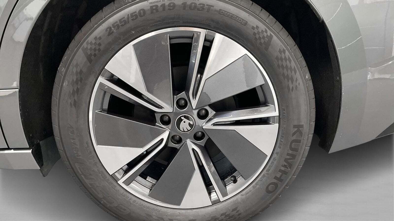 Grå Skoda Enyaq fra 2026