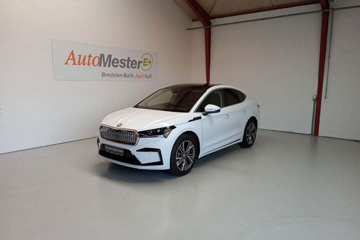 Hvid Skoda Enyaq fra 2023