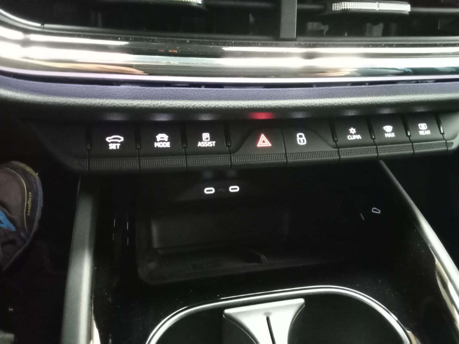 Hvid Skoda Enyaq fra 2023