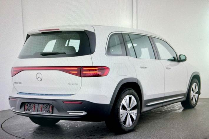 Hvid Mercedes EQB300 fra 2024