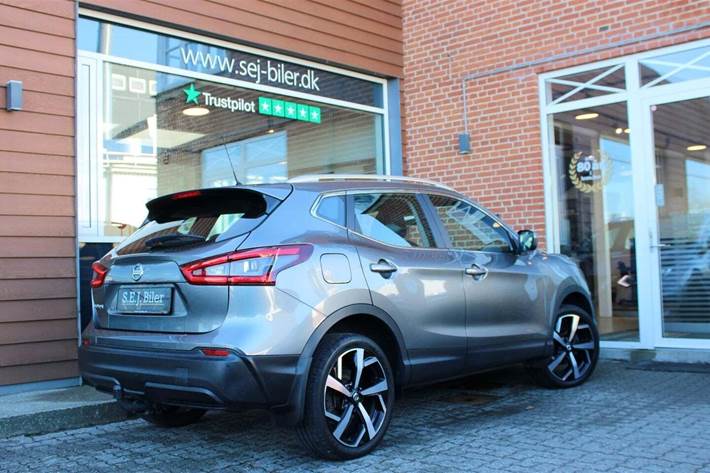 Grå Nissan Qashqai fra 2019