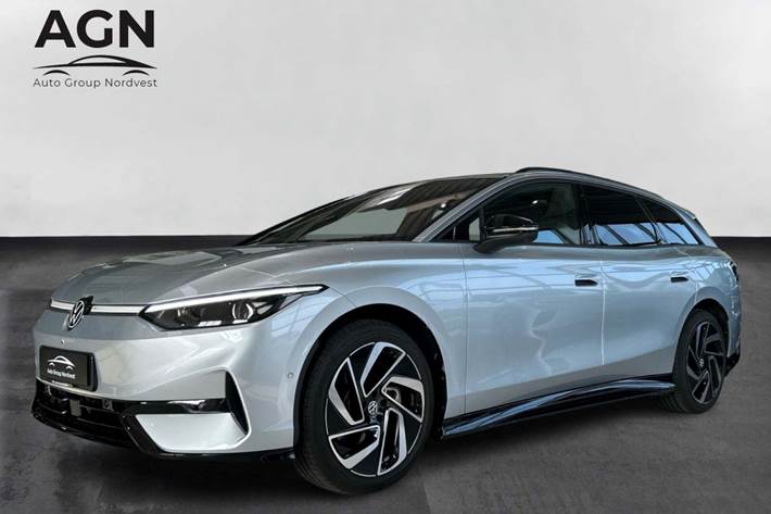 Sølv VW ID.7 fra 2025 set udefra