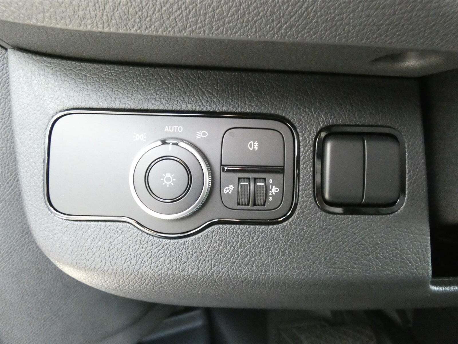 Hvid Mercedes Sprinter 317 fra 2025