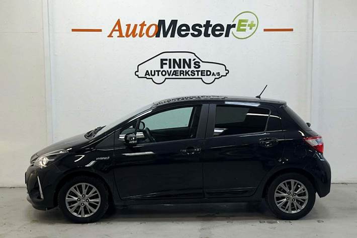 Sort Toyota Yaris fra 2017