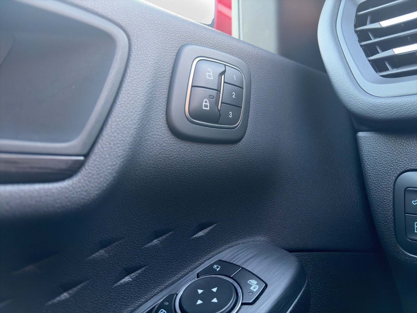 Rød Ford Kuga fra 2021