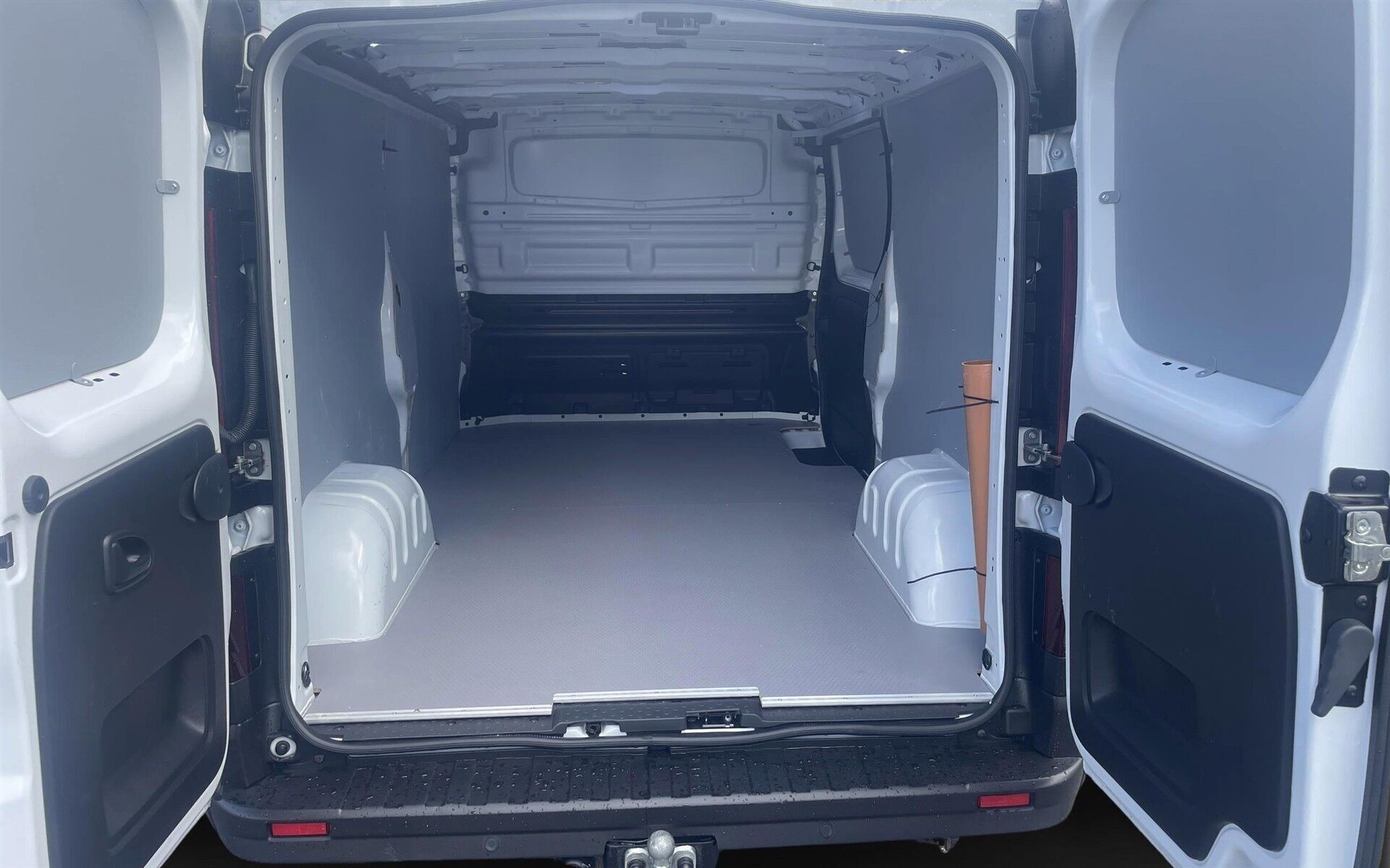 Hvid Nissan Primastar fra 2026