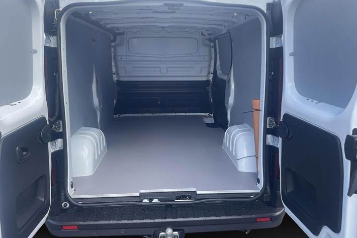 Hvid Nissan Primastar fra 2026