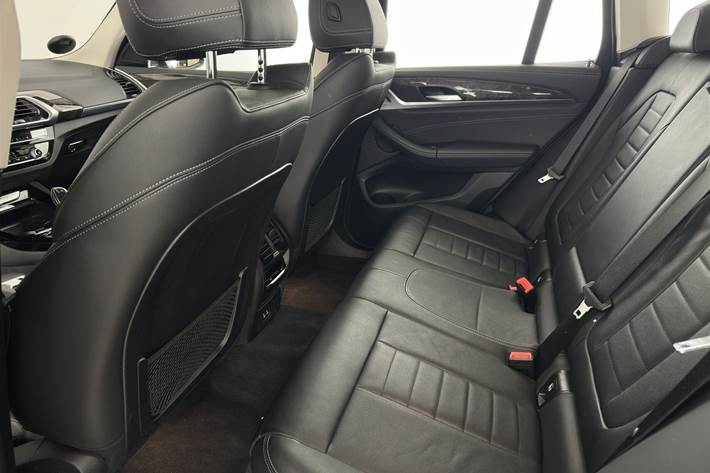 Grå BMW X3 fra 2020