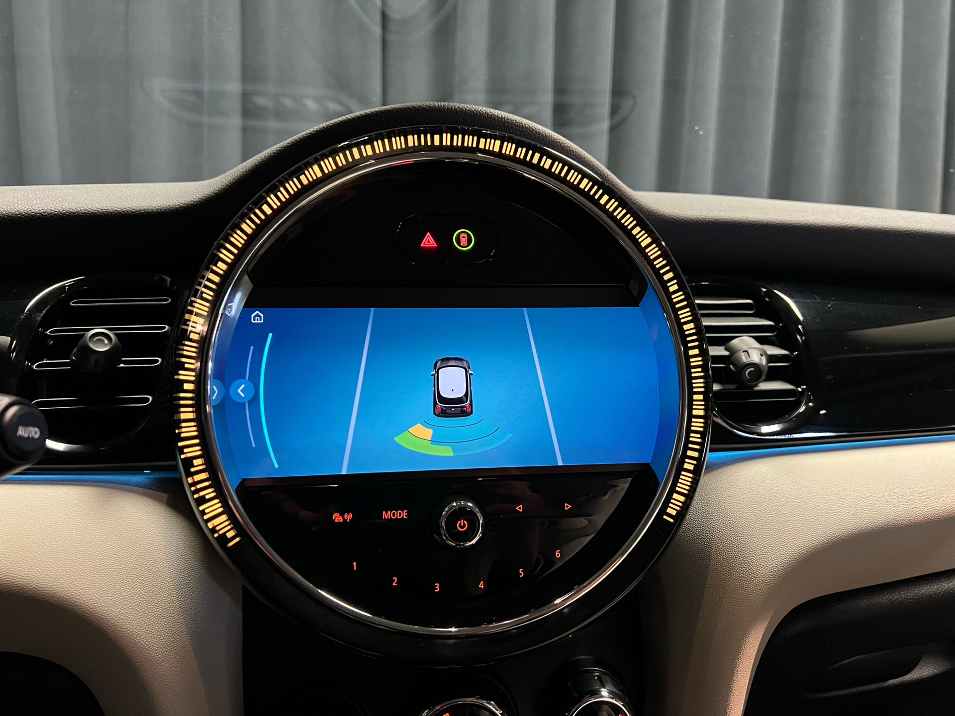 Hvid Mini Cooper fra 2023