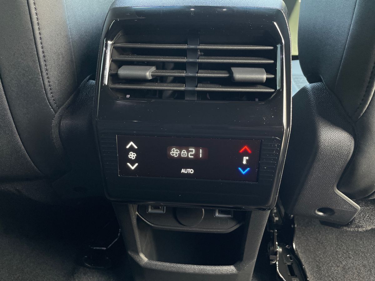 Blå Peugeot e-5008 fra 2025