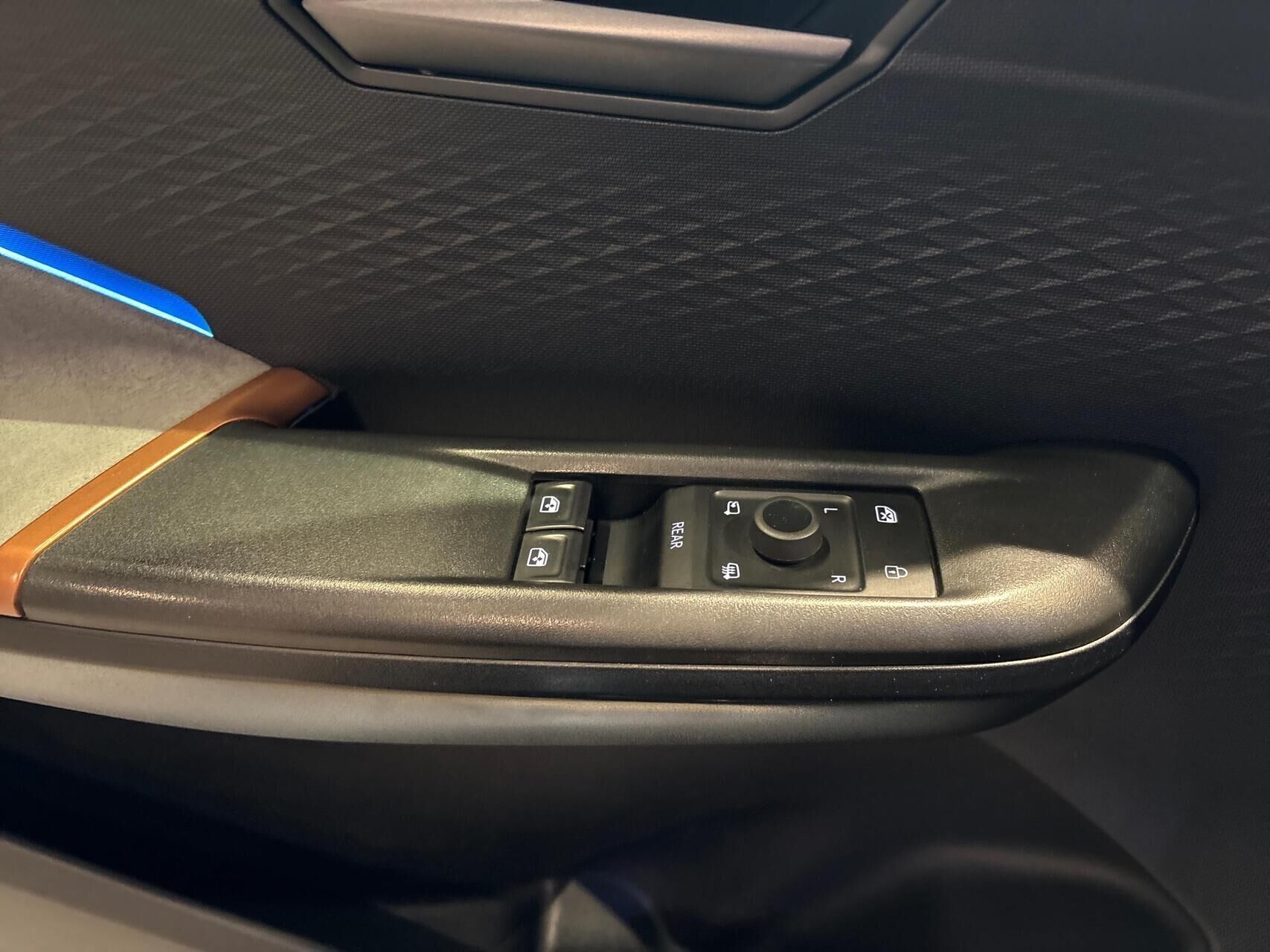 Grå Cupra Born fra 2023